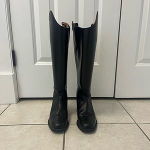 Ariat never worn Maestro Tall/Calf leather riding boot with felt boot coverings